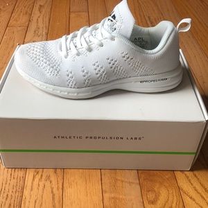 Lululemon Tech loom pro shoes size 6 (white)